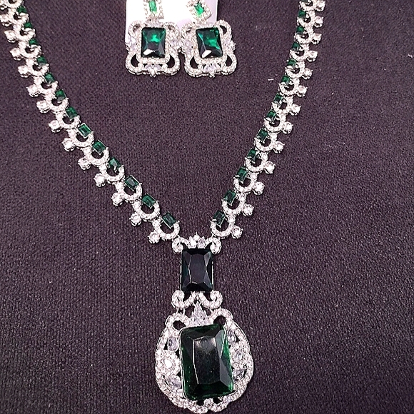 Necklace set - Picture 1 of 3